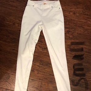White skinny jeggings